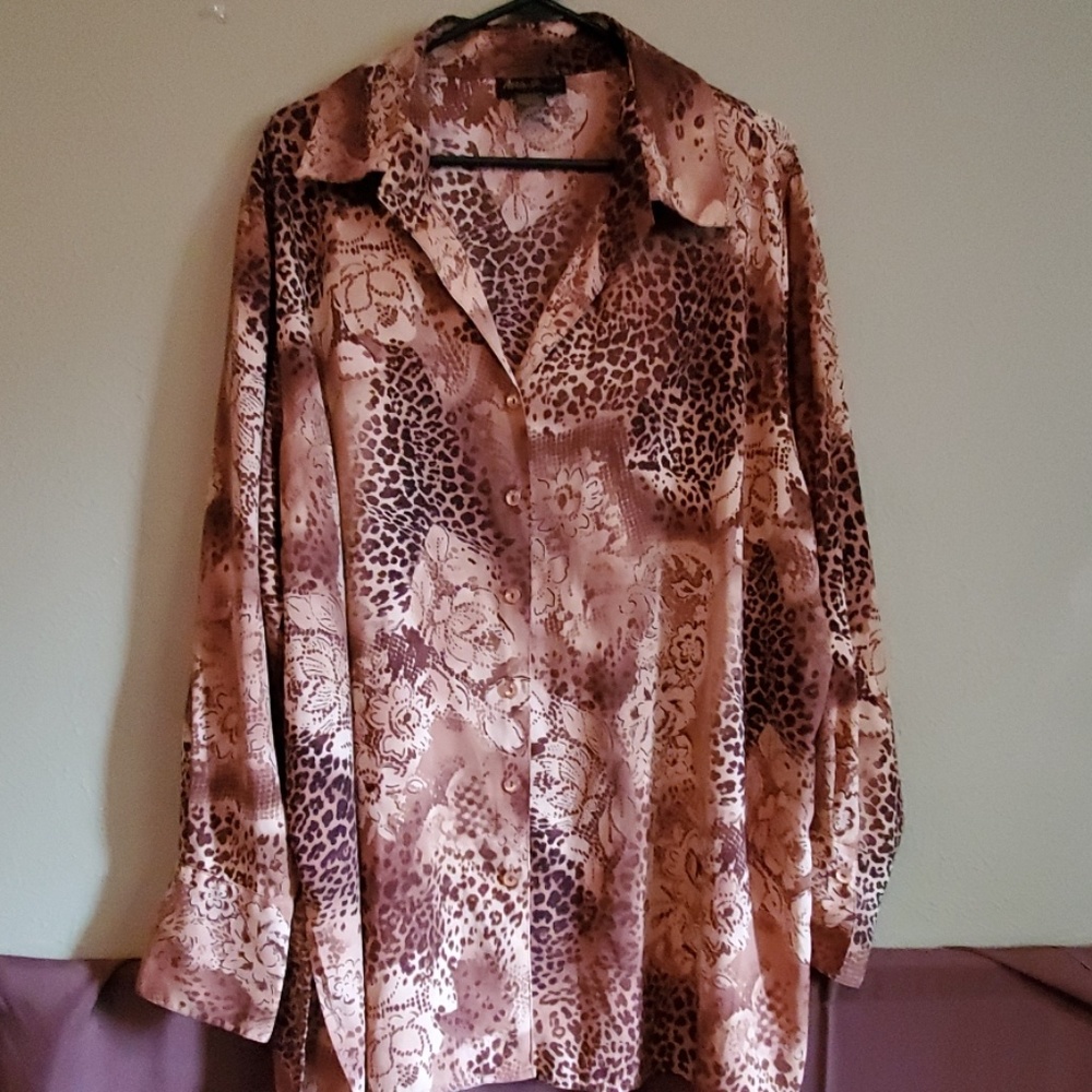 Pretty animal print blouse